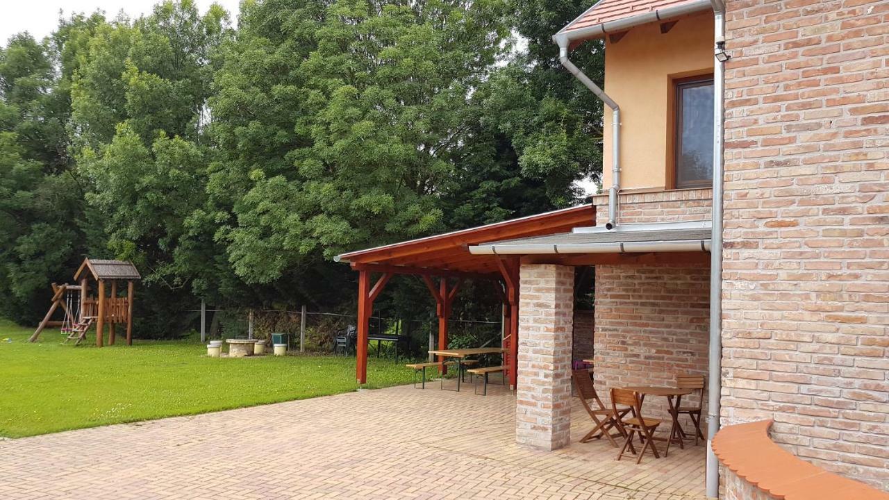 Gyulai Fuerdoe Apartman Eksteriør bilde